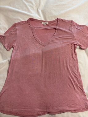 Women’s V-Neck Tee in Dusty Rose